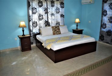Queen Bed Room